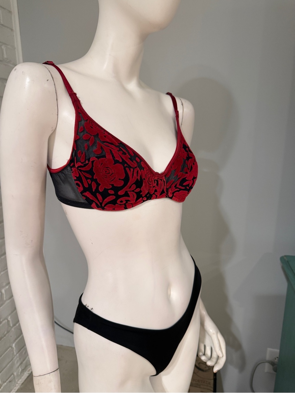 Vintage Victoria’s Secret Red Flocked Velvet Mesh Bra 34B Y2K Gothic Romance - Picture 7 of 13